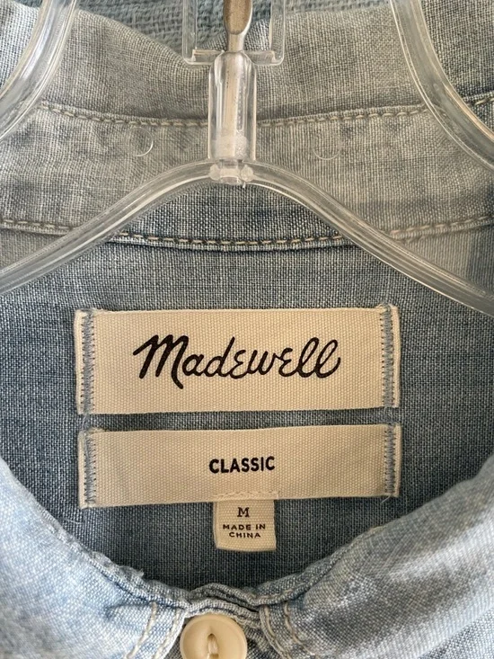 Madewell Classic Light Chambray Button Down Shirt in Medium - Picture 6 of 15